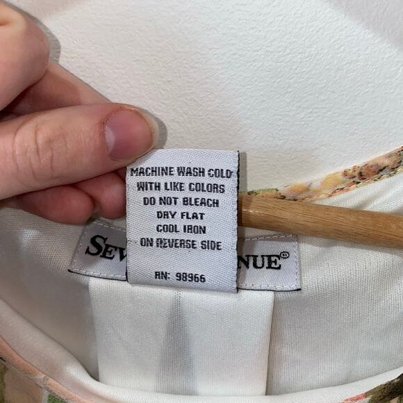 Seventh Avenue Sheer Floral Dress w/ white lining and cape sleeves, Size 8 - Picture 13 of 13